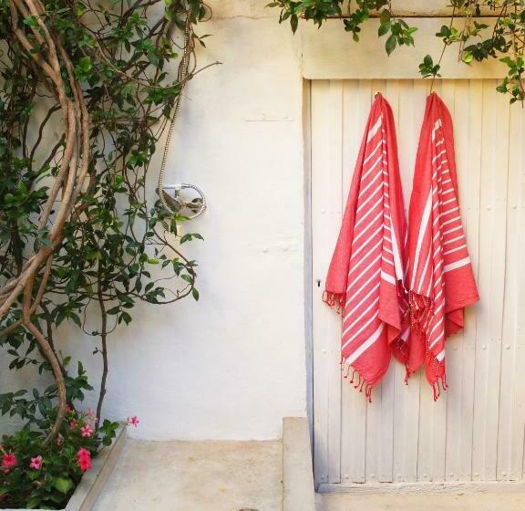 تختخواب و صبحانه La Maison Jaune