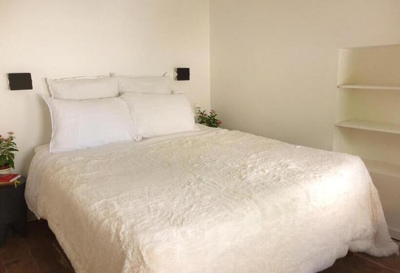 تختخواب و صبحانه La Maison Jaune