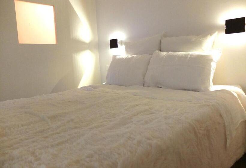 تختخواب و صبحانه La Maison Jaune