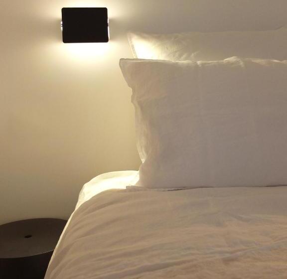 تختخواب و صبحانه La Maison Jaune