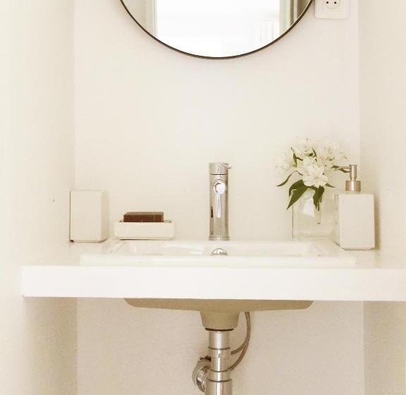 تختخواب و صبحانه La Maison Jaune