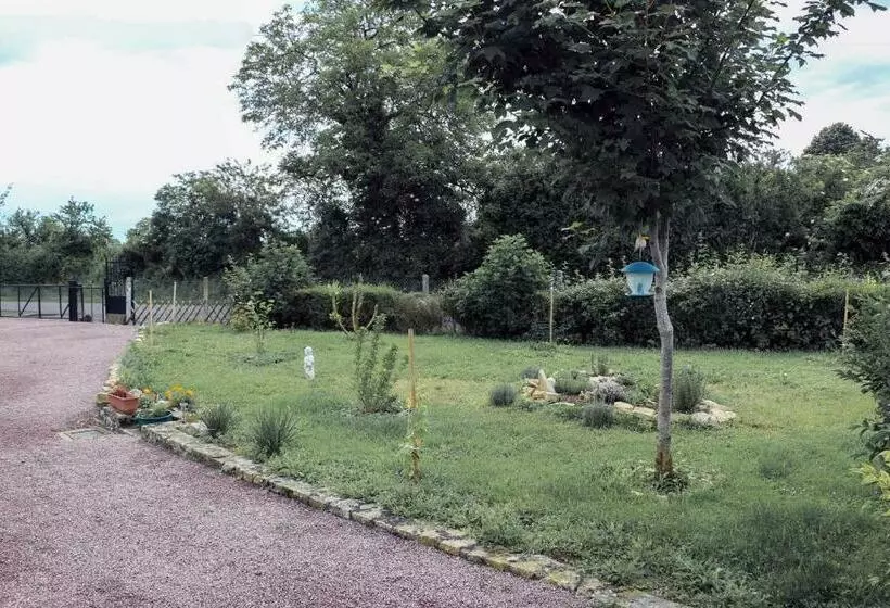 Aamiaismajoitus (B&B) Le Pré De Luceau