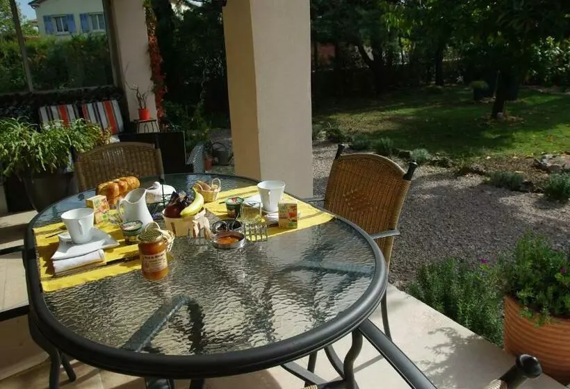 Aamiaismajoitus (B&B) Les Coronilles