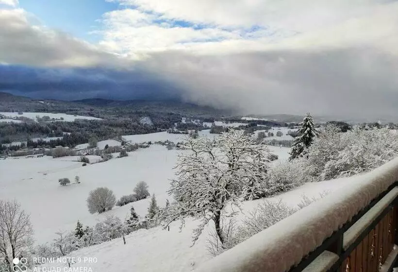 ベッドアンドブレックファースト Les Genévriers