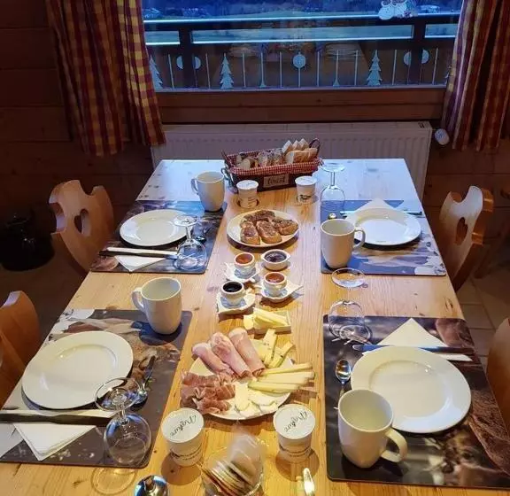 ベッドアンドブレックファースト Les Genévriers