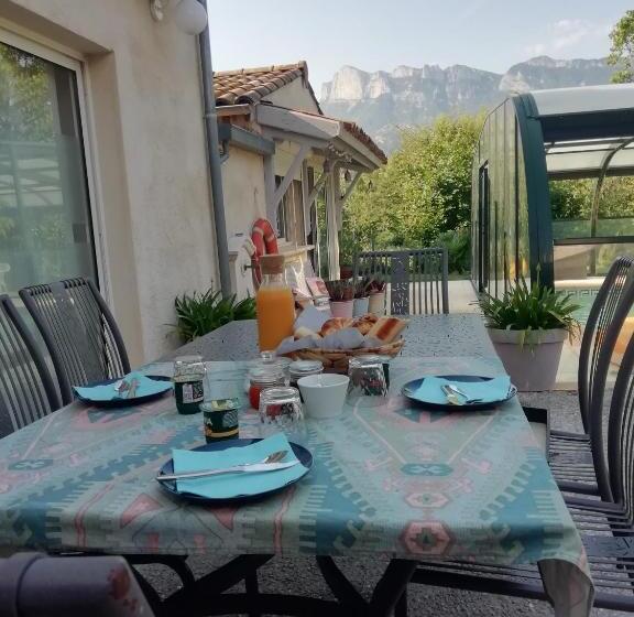 민박 Chambre Familiale Le Pêcher