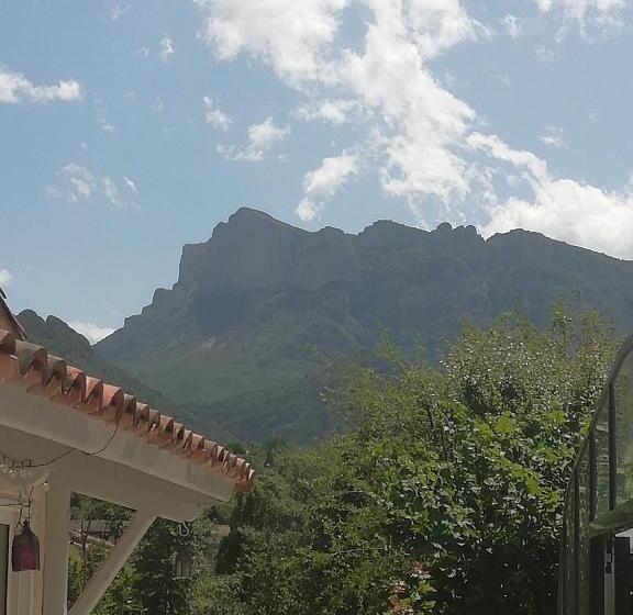 민박 Chambre Familiale Le Pêcher