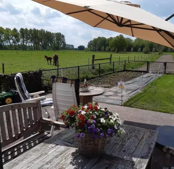 تختخواب و صبحانه De Weije Wereld