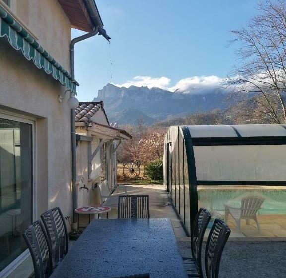 민박 Chambre Familiale Le Pêcher