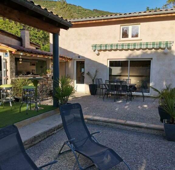 민박 Chambre Familiale Le Pêcher