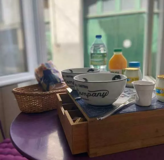 تختخواب و صبحانه La Villa B