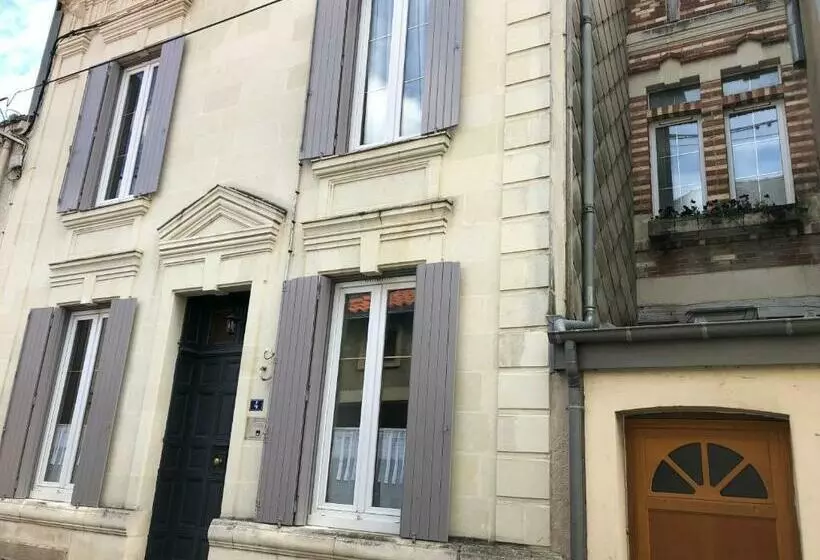 تختخواب و صبحانه La Villa B