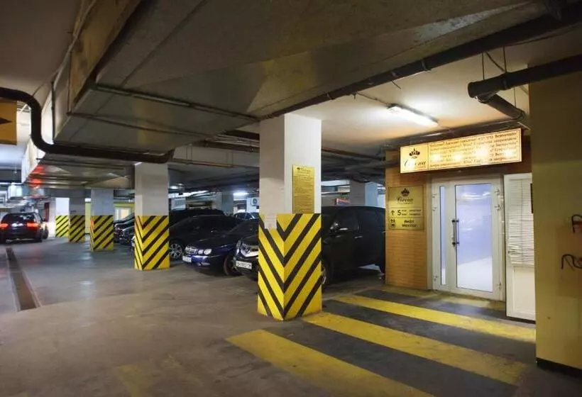 Corona Hotel & Apartments