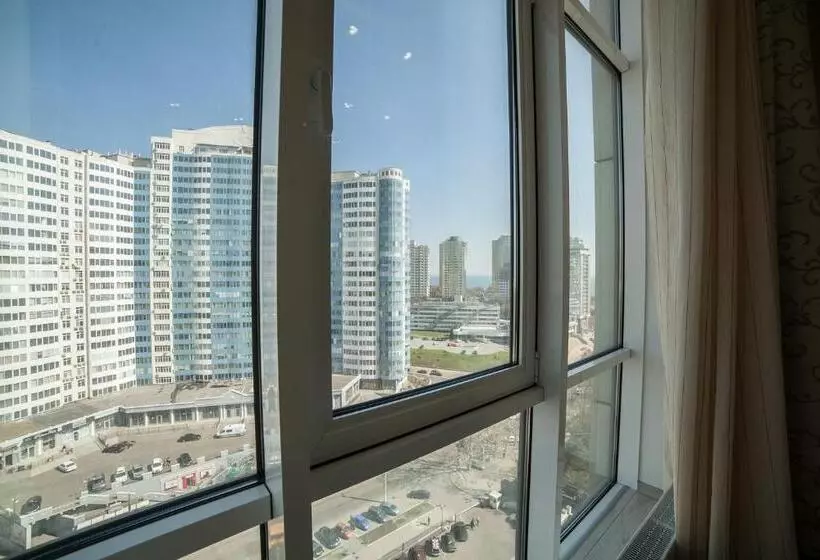 Corona Hotel & Apartments