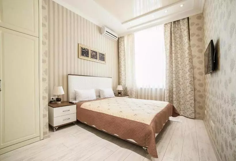 Corona Hotel & Apartments