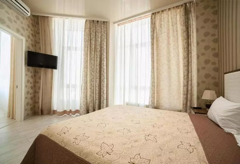 Corona Hotel & Apartments