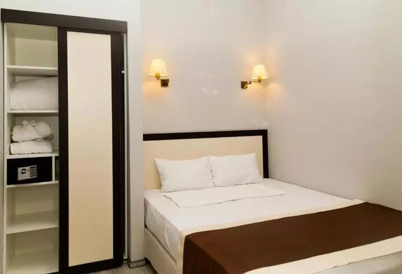 Corona Hotel & Apartments