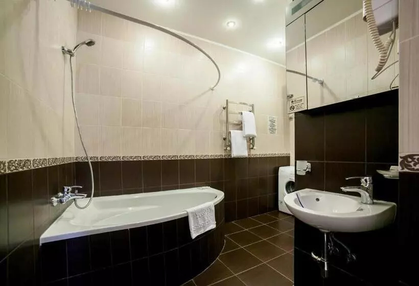 Corona Hotel & Apartments