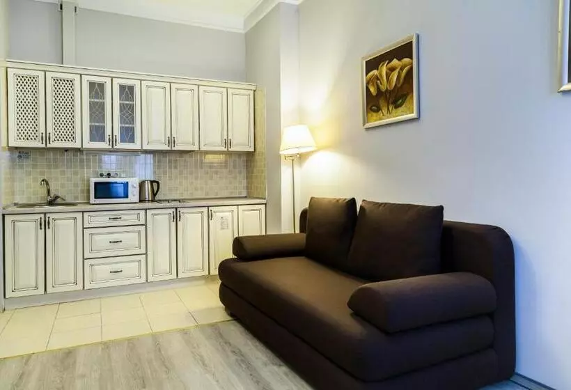 Corona Hotel & Apartments