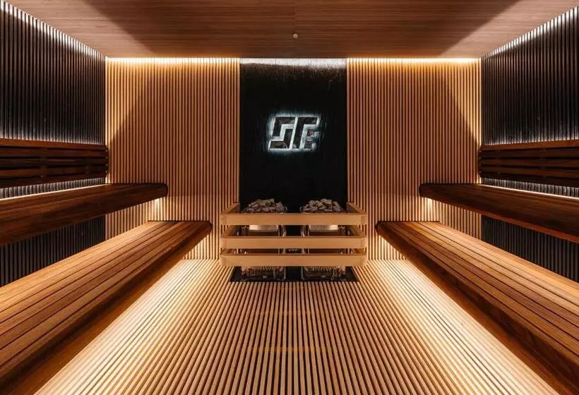 Corona Hotel & Apartments