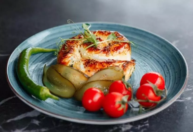 Corona Hotel & Apartments