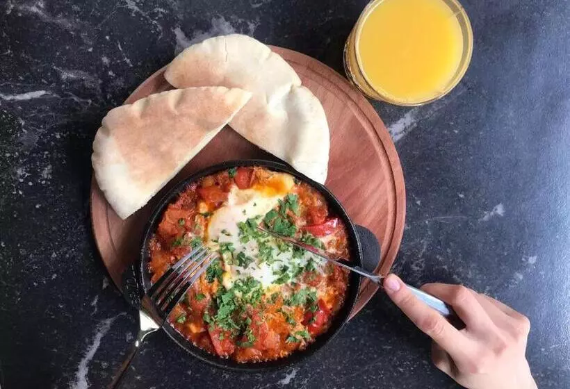 Corona Hotel & Apartments