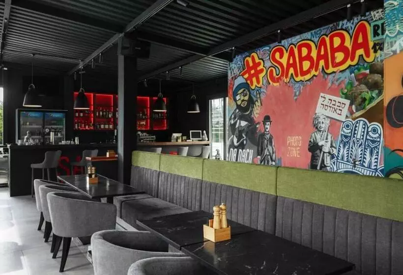 Corona Hotel & Apartments