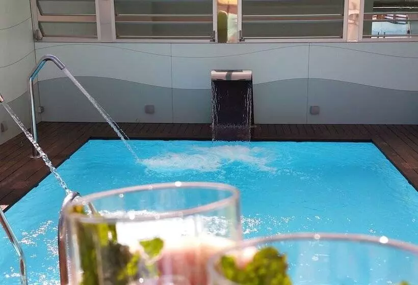 Отель Ako Suites