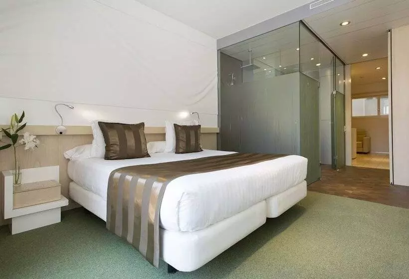 Отель Ako Suites