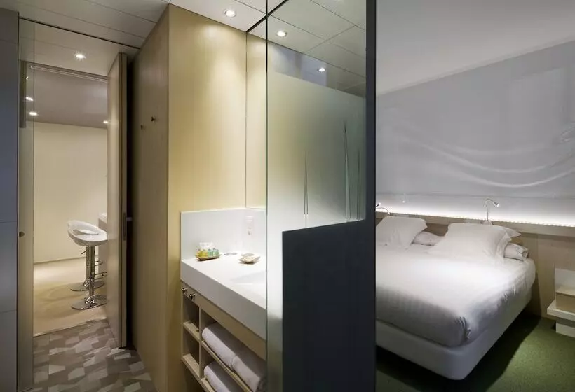 Отель Ako Suites