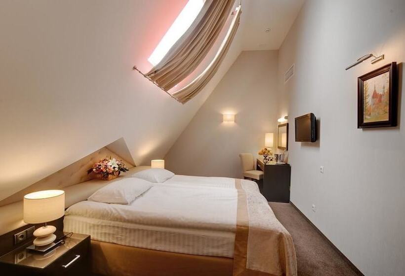 هتل Optima Collection Troitska