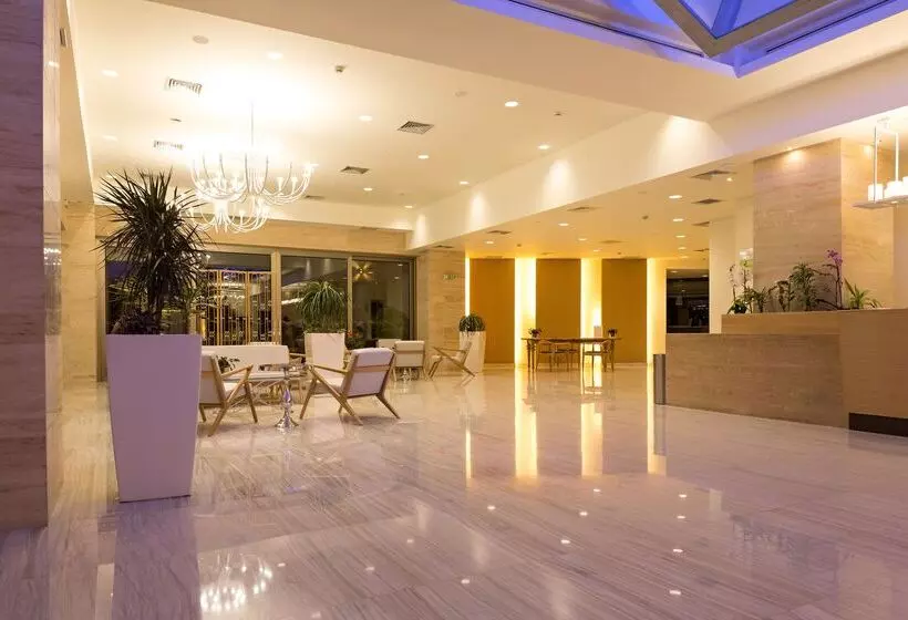 منتجع The Royal Blue