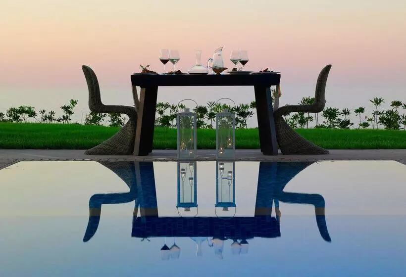 منتجع The Royal Blue