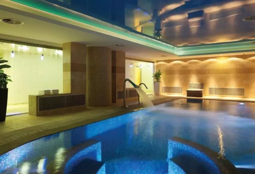 منتجع The Royal Blue