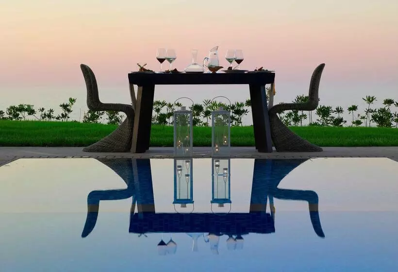 منتجع The Royal Blue