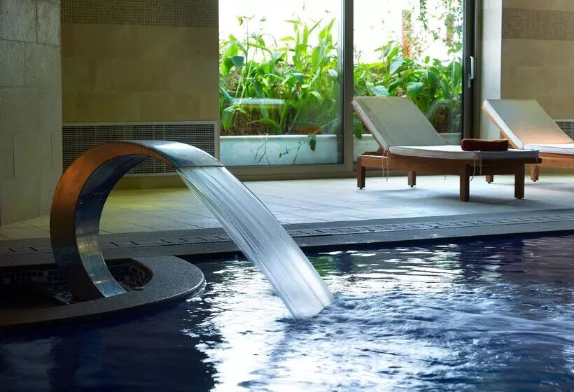 منتجع The Royal Blue