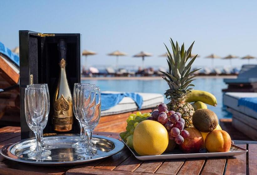 渡假胜地 The Royal Blue