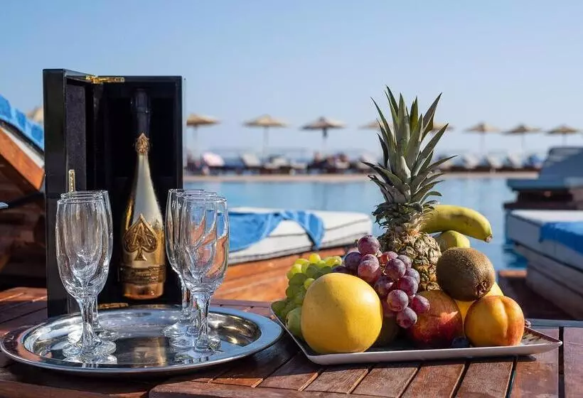 منتجع The Royal Blue