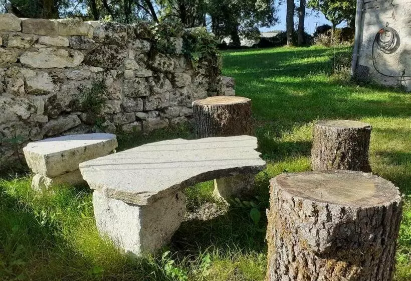 Aamiaismajoitus (B&B) Ferme De Laspeyrières