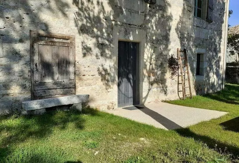 Aamiaismajoitus (B&B) Ferme De Laspeyrières