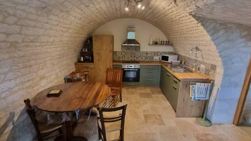 Aamiaismajoitus (B&B) Ferme De Laspeyrières