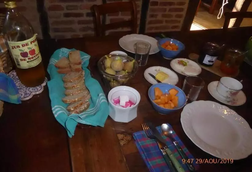 Aamiaismajoitus (B&B) Ferme De Laspeyrières