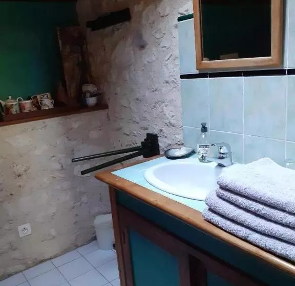 Aamiaismajoitus (B&B) Ferme De Laspeyrières