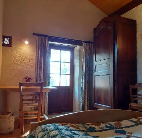 Aamiaismajoitus (B&B) Ferme De Laspeyrières