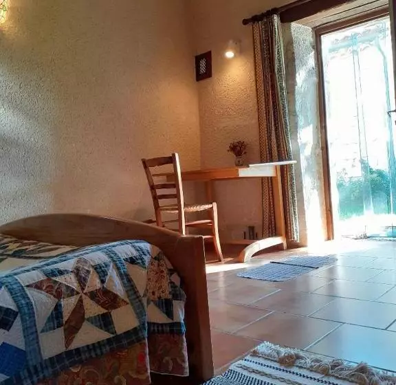 Aamiaismajoitus (B&B) Ferme De Laspeyrières