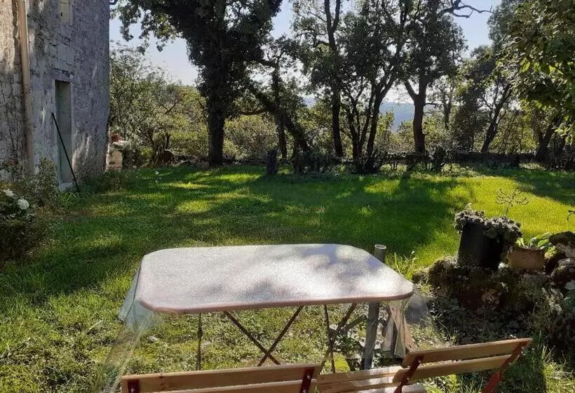 Aamiaismajoitus (B&B) Ferme De Laspeyrières