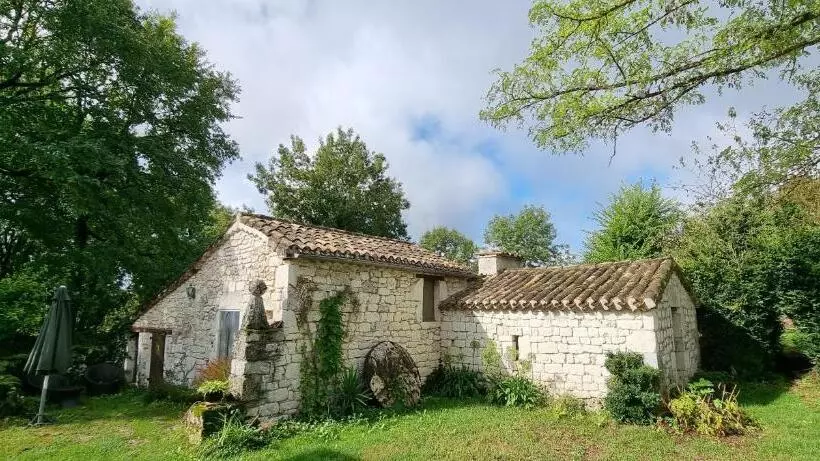 Aamiaismajoitus (B&B) Ferme De Laspeyrières