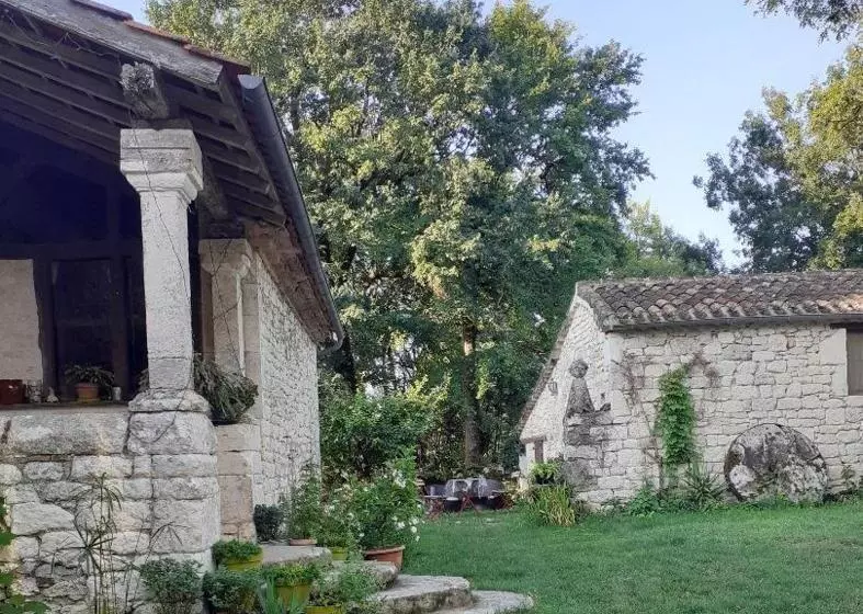 Aamiaismajoitus (B&B) Ferme De Laspeyrières