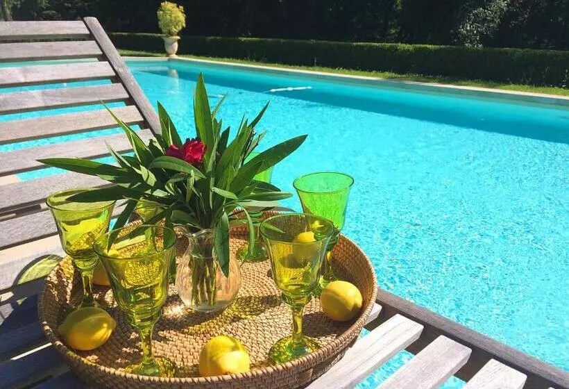 Aamiaismajoitus (B&B) Le Manoir Du Rocher