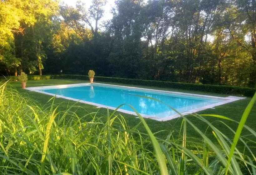 Aamiaismajoitus (B&B) Le Manoir Du Rocher